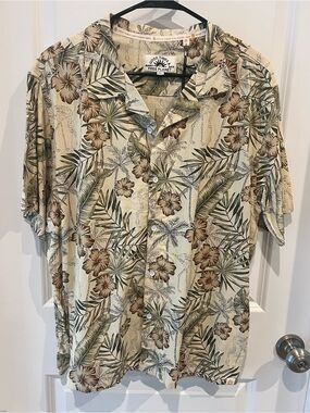 NWT Free Planet Beige Hawaiian Floral Button-Up Shirt Size Large